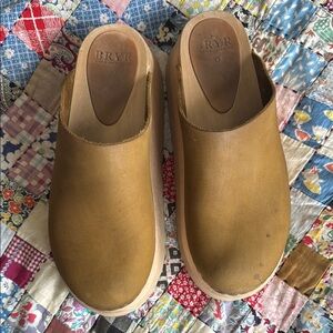 Bryr kelp Chonk Leather Clogs